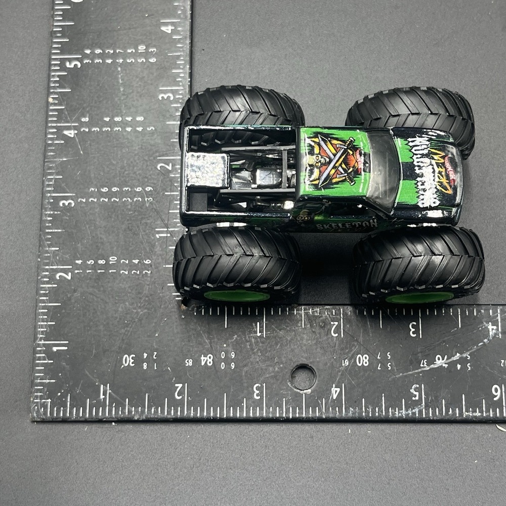 HOT WHEELS MONSTER TRUCKS SKELETON CREW BLACK & GREEN‎ 1:64 DIECAST 3 3/4" TRUCK - Picture 6 of 6